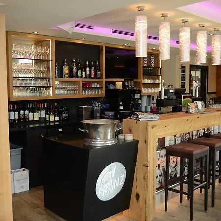 Dein Franz - Bistro, Kaffeebar & Outdoor-lounge - فندق 3*