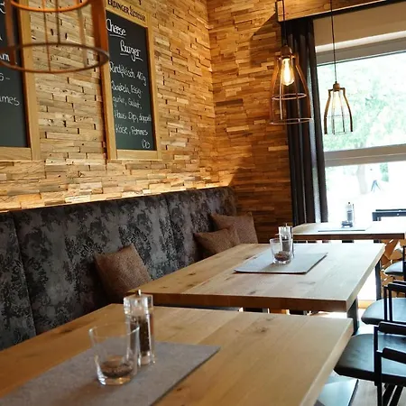 فندق Dein Franz - Bistro, Kaffeebar & Outdoor-lounge - 3*