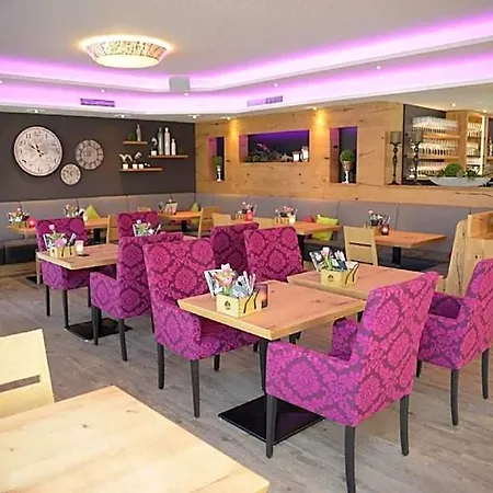 Dein Franz - Bistro, Kaffeebar & Outdoor-lounge - 호텔 바트푸징