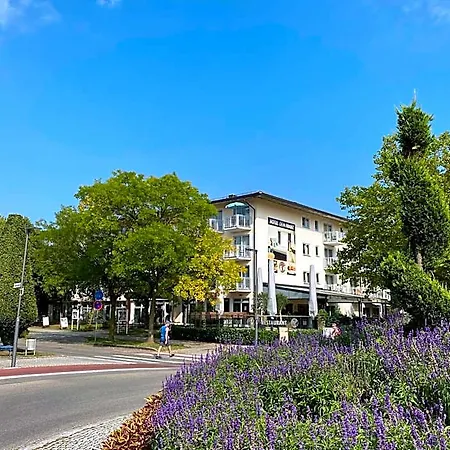 Dein Franz - Bistro, Kaffeebar & Outdoor-lounge - 3*