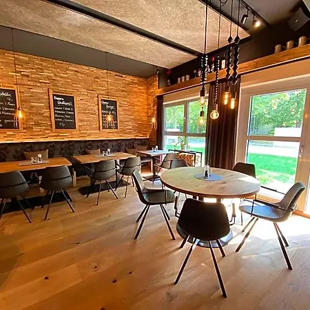 Dein Franz - Bistro, Kaffeebar & Outdoor-lounge - 3*